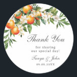 Sticker Rond Oranges Agrumes Fruits Verdure Verger Mariage<br><div class="desc">Personnalisez ces élégants autocollants ronds floraux facilement et rapidement. Cliquez simplement sur le bouton customiser pour modifier les textes,  modifier les polices et les couleurs des polices. Doté d'un bel arrangement floral rose en ivoire blanc. Objets correspondants disponibles en magasin. c) Somerset Fine Paperie</div>