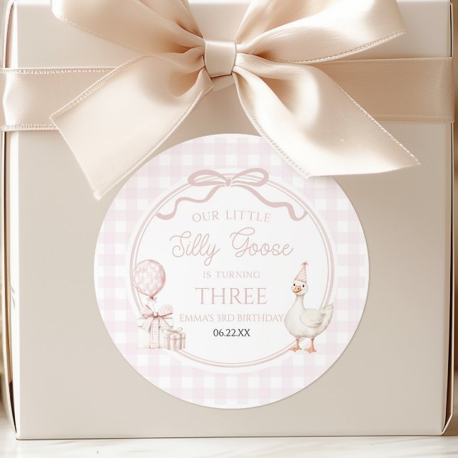 Sticker Rond Our Little Silly Goose Pink Bow Birthday Party (Créateur téléchargé)