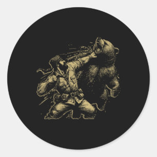 Sticker Rond Ours drôle d'homme frappant l'ours rétro vintage c