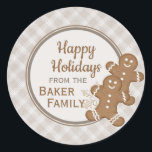 Sticker Rond Pain d'épices Homme Plaid Christmas Holiday Cookie<br><div class="desc">Les biscuits homme pain d'épice et le biscuit flocon pain d'épices sur une plaque brune neutre en font un choix festif confortable pour partager les biscuits de Noël et les bonbons de vacances cette année. Personnalisez avec votre propre message de vacances et votre nom de famille.</div>