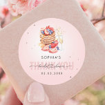 Sticker Rond Pancake Brunch Bubbly Fête des mariées rose Merci<br><div class="desc">Célébrez votre douche nuptiale avec ces stickers mignon,  avec des crêpes aquarelle,  des lunettes de champagne,  arrière - plan rose vif et texte personnalisé de votre choix. Ajoutez facilement vos propres informations en cliquant sur l'option "personnaliser".</div>