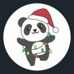 Sticker Rond Panda Christmas Winter Animaux Pandas Classic Roun<br><div class="desc">Les panda at christmas with fairy lights. Funny animals with toxits and snow for the holidays. A sweet Christmas greeting. Pandas are cute animals et perfect pour Christmas.</div>
