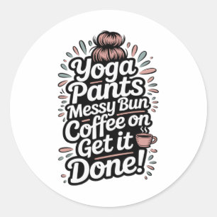 Sticker Rond Pantalon de yoga chignon décoiffé café pour les ma