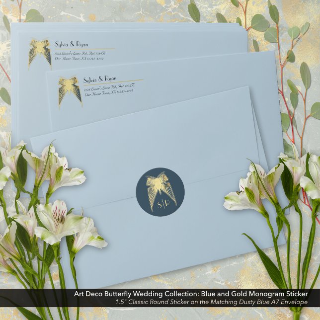 Sticker Rond Papillon Art déco Monogramme Or bleu (Art Deco Butterfly Blue and Gold Monogram Round Sticker on the Dusty Blue Envelope.)