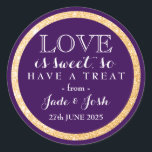 Sticker Rond Parties scintillant d'or sur Plum Purple Wedding F<br><div class="desc">La touche finale parfaite pour une faveur de mariage alimentaire, cet autocollant rond prune profonde pourpre présente vos noms et date mariage ainsi qu'un doux message d'amour dans un faux anneau de parties scintillant or. Ce étiquette est un mélange chic et moderne avec un peu de scintillement et il aurait...</div>