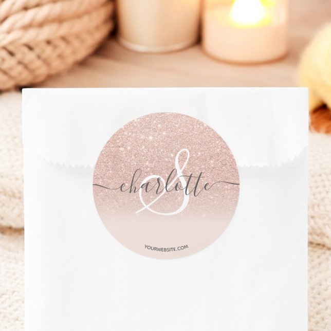 Sticker Rond Parties scintillant en or rose à l'ombre de nom cl (Girly rose gold glitter ombre blush name monogram classic round sticker)