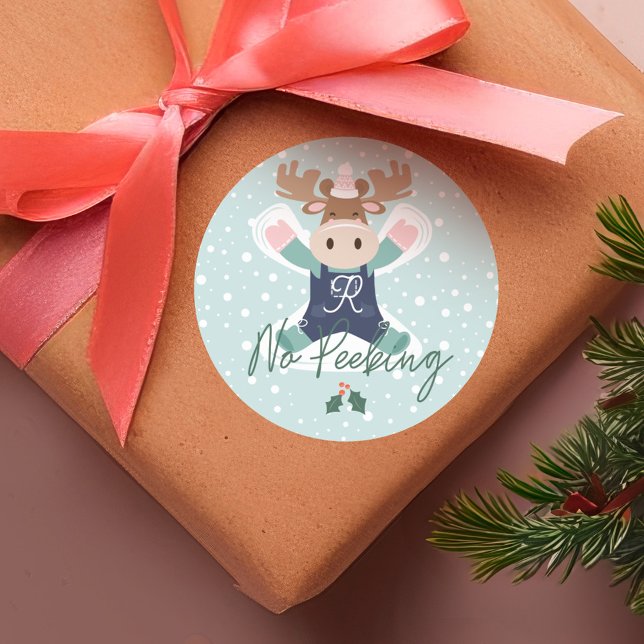 Sticker Rond Pas de Peeee mignon Bois Moose Angel de neige (No Peeking Cute Woodland Moose Snow Angel Classic Round Sticker)