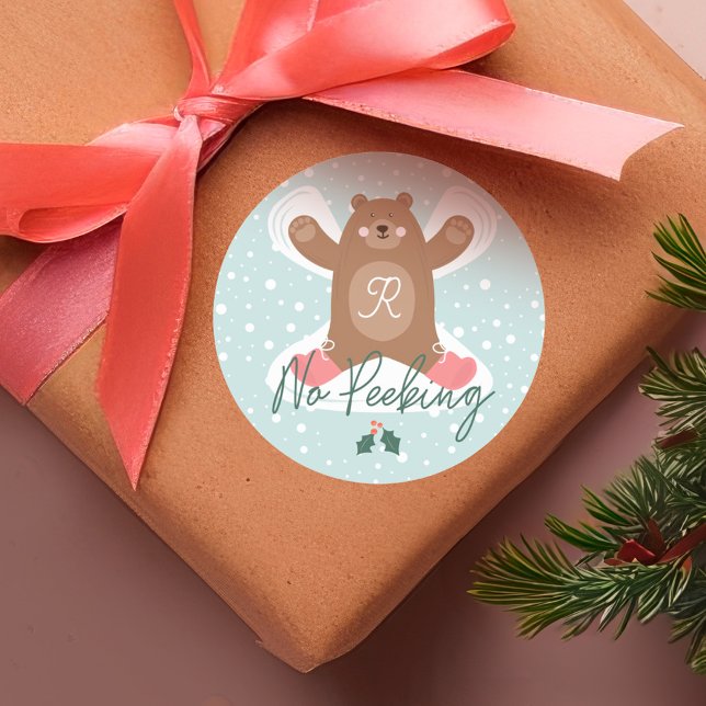 Sticker Rond Pas de Peeee mignon Ours Ours Ours Neige Ange (No Peeking Cute Woodland Bear Snow Angel Classic Round Sticker)