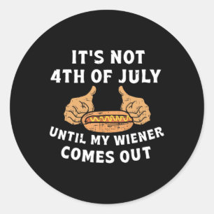 Sticker Rond Pas Le 4 juillet Jusqu'À Ce Que Mon Weiner Sorte D