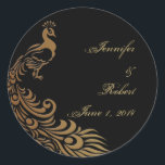 Sticker Rond Peacock Art Déco de bronze et Sceau d'enveloppe fl<br><div class="desc">Ce magnifique et élégant design, appelé Peacock Art Déco Bronze et Mariage Floral, a un arrière - plan noir. Un cadre art déco aux accents floraux se trouve sur la gauche, tout en bronze. Un paon stylisé avec ses belles plumes de queue - encore en bronze contre le noir -...</div>