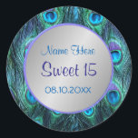 Sticker Rond Peacock Feather Drama ver 1 -Sweet 15<br><div class="desc">Élégante version moderne Peacock en bleu et violet aqua dramatique. Le texte indique Sweet 15,  avec le nom et l'information de date prêt à être customisé par vous. Ceci est la version 1 de 2 avec centre argent.</div>