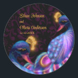 Sticker Rond Peacock Jewel Tones Mariage Floral Moody violet<br><div class="desc">Opulent Peacock Jewel Tones Mariage Floral Moody violet Classic Sticker. Ces autocollants complètent sans effort vos invitations de mariage, vos faveurs et votre décoration. Ces stickers vous permettent d'insuffler sans effort les détails de votre mariage avec le charme majestueux des paons et des tons bijoux. Des violets profonds, des bleus...</div>