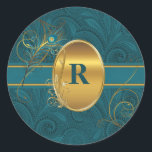 Sticker Rond Peacock monogramme Turquoise avec Gold Round<br><div class="desc">Nos Stickers Personnalisés Monogrammed Peacock se coordonnent avec tous les produits de notre Collection Peacock; papeterie,  mariage et décor maison. Idéal pour un usage professionnel ou personnel.</div>