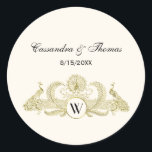 Sticker Rond Peacocks vintages Monogram Faux Gold Ivory BG<br><div class="desc">Peacocks vintages avec Monogramme - Couleur Arrière - plan ivoire Invitations personnalisables et accessoires avec une image stylisée vintage d'un Peacocks avec Monogramme. Vous pouvez facilement modifier ces produits en ajoutant des champs de texte, en supprimant des champs de texte existants, en modifiant des images de conception ou en ajoutant...</div>