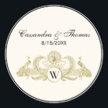 Sticker Rond Peacocks vintages Monogram Faux Gold Ivory BG<br><div class="desc">Peacocks vintages avec Monogramme - Couleur Arrière - plan ivoire Invitations personnalisables et accessoires avec une image stylisée vintage d'un Peacocks avec Monogramme. Vous pouvez facilement modifier ces produits en ajoutant des champs de texte, en supprimant des champs de texte existants, en modifiant des images de conception ou en ajoutant...</div>