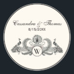 Sticker Rond Peacocks vintages Monogram Ivory BG<br><div class="desc">Peacocks vintages avec Monogramme - Couleur Arrière - plan ivoire Invitations personnalisables et accessoires avec une image stylisée vintage d'un Peacocks avec Monogramme. Vous pouvez facilement modifier ces produits en ajoutant des champs de texte, en supprimant des champs de texte existants, en modifiant des images de conception ou en ajoutant...</div>