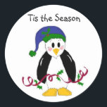 Sticker Rond Penguin de Christmas<br><div class="desc">Un mignon petit pingouin prêt à célébrer la saison...  coller sur vos cadeaux et paquets ce Noël... </div>