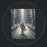 Sticker Rond Père Noël Bigfoot Christmas Sasquatch Croire<br><div class="desc">Père Noël Bigfoot Christmas Sasquatch Croire</div>