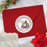 Sticker Rond Père Noël | Red Truck Christmas Circle Adresse de<br><div class="desc">Jolie aquarelle père Noël et look vintage camion rouge "Joyeux Noël" circulaire enveloppe d'adresse ou sceau de l'emballage. Le design présente un léger arrière - plan d'aquarelle gris sur les bords extérieurs du cercle comme toile de fond à la chute de neige. Personnalisez simplement avec votre salutation, nom ou nom...</div>