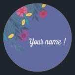 Sticker Rond Personnalisé floral élégant bleu simple nom<br><div class="desc">Nom personnalisé bleu floral et élégant simple nom autocollant avec des couleurs et des fleurs pour une femme, fille, étudiante. Conception florale minimaliste pour emballage, cadeau, étiquette de nom, étiquette de prénom. Personnalisez avec le nom message prénom ce sticker floral bleu. Idée cadeau pour les enseignants, les femmes ou les...</div>