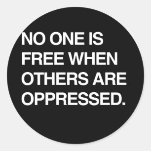 STICKER ROND PERSONNE N'EST LIBRE QUAND D'AUTRES SONT OPPRIMÉS