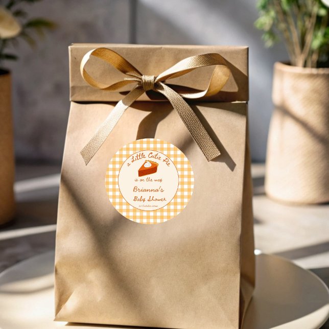 Sticker Rond Petit chou à la crème tarte au potiron gingham sho (Little cutie pumpkin pie yellow orange gingham fall baby shower favor round stickers)
