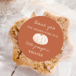 Sticker Rond Petit Citrouille Earthy Fall Baby shower Favoriser<br><div class="desc">Burnt Orange Little Citrouille Earthy Fall Baby shower Favor Tags,  marque cadeau baby shower neutre pour le genre,  idées de baby shower d'agrumes,  étiquette baby shower cutie</div>