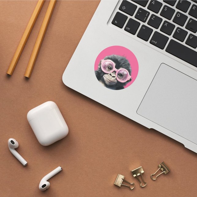 Sticker Rond Petit Gorilla avec chevalet de verres roses (Créateur téléchargé)