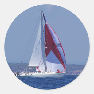 Sticker Rond Petit Yacht Réglant Un Spinnaker