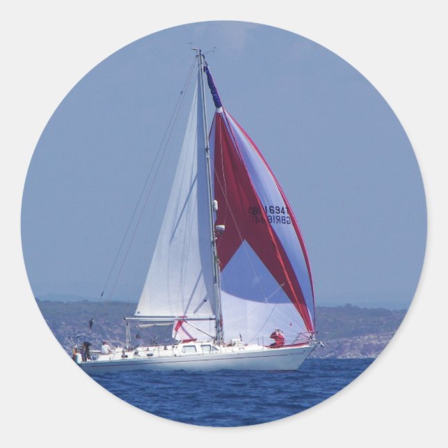 Sticker Rond Petit Yacht Réglant Un Spinnaker (Devant)