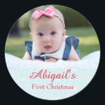 Sticker Rond Photo Baby First Christmas<br><div class="desc">Marquez le premier Noël de votre bébé avec cet autocollant personnalisé "Le premier Noël de votre bébé". Idéal pour les cartes,  l'artisanat et les cadeaux,  achetez le vôtre aujourd'hui! Arrière - plan de Noël bleu : Sonya DeHart Design http://www.sonyadehartdesign.com | http://www.sonyadehartdesign.etsy.com</div>