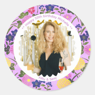 Sticker Rond Photo de 50e anniversaire nom floral rose élégant