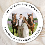 Sticker Rond Photo personnalisée Juste marié Mariage personnali<br><div class="desc">Ajoutez la touche finale à vos annonces de mariage avec ces photos personnalisées, et les autocollants personnalisés 'My Humans Got Married. Customisez avec votre photo préférée, vos noms et votre date. DROIT D'AUTEUR © 2020 Judy Burrows, Black Dog Art - Tous droits réservés. Photo Personnalisée Juste Marié Mariage Personnalisé Classic...</div>