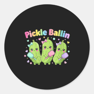 Sticker Rond pickle ballin féminin avec cartoon pickleball mign