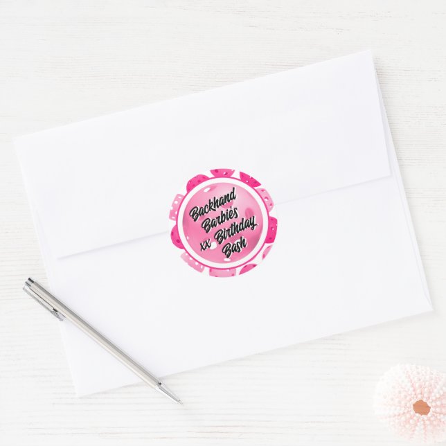 Sticker Rond Pickleball Anniversaire Soirée Rose Blanc Personna (Enveloppe)