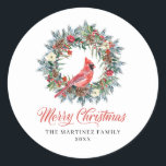 Sticker Rond Pine Holly Wreath Cardinal Christmas<br><div class="desc">Le décor traditionnel de Noël comprend une couronne de pin et de houx avec des cônes de pin et des fleurs. Un cardinal rouge se trouve au centre. Joyeux Noël,  écrit dans une belle calligraphie est placé ci-dessous.</div>