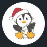 Sticker Rond Pingouin Christmas Snow Winter Animals<br><div class="desc">The Penguin for Christmas with fairy lights. Funny animals with toxits and snow for the holidays. Donc Funny for Christmas in July. Pingouins are cute animals and perfect for Christmas.</div>