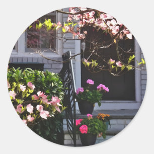 Sticker Rond Pink Dogwood and Pots of Geraniums
