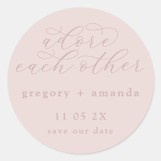 Sticker Rond Pink on Blush Élégante Calligraphie Lettres