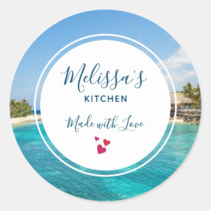 Sticker Rond Plage tropicale pittoresque avec cuisines à chaume