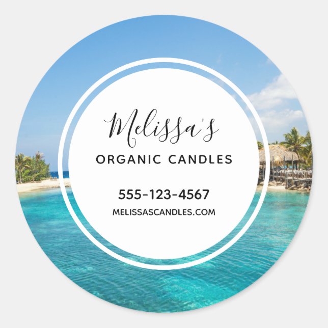 Sticker Rond Plage tropicale pittoresque avec huttes de chaume  (Devant)