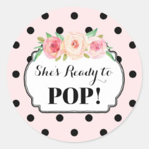 Points noirs roses Elle est prête à appuyer sur le