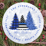 Sticker Rond Police Christmas Blue Plaid Parties scintillant Re<br><div class="desc">Ajoutez la touche finale à vos salutations de vacances à vos amis et votre famille avec cette étiquette de retour de Noël de police - Ligne Bleue mince, plaid noir et bleu et parties scintillant bleues sur un motif arrière - plan de parties scintillant de neige argentée. Personnalisez avec le...</div>