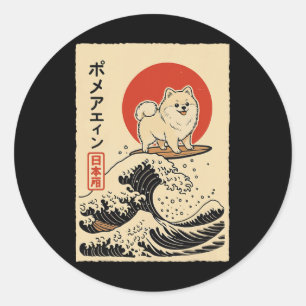 Sticker Rond Poméranien surfant sur une vague japonaise 