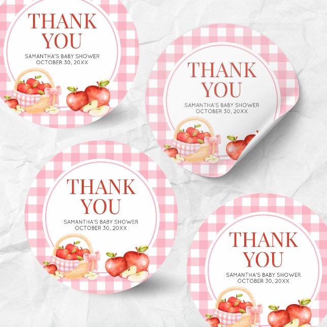 Sticker Rond Pomme de notre Baby shower oculaire (The Apple of Our Eye Gingham Baby Shower Round Sticker)