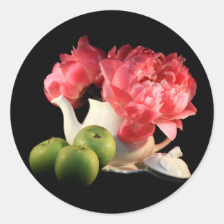 Sticker Rond Pommes Vertes Et Peonées Dans Une Théière