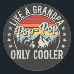 Sticker Rond Pop-Pop comme un grand-père seulement Glacière Rét<br><div class="desc">Pop-Pop Like a Grandpa Only Glacière paternité Retro Vintage Funny Crew Graphic design Cadeau Classic Round Stickers Classic Collection classique.</div>