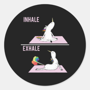 Sticker Rond Pose de yoga de licorne Inspirez Expirez Licorne F