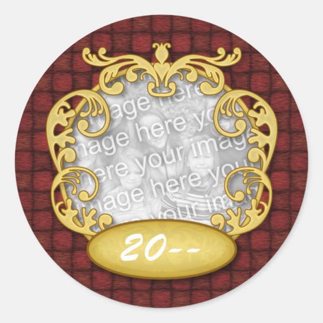 Sticker Rond Première photo personnalisée rouge de Noël du bébé (Devant)