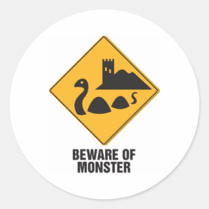 Sticker Rond Prenez garde du monstre de Loch Ness